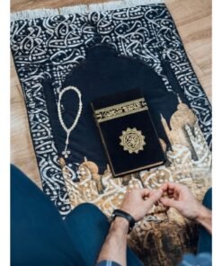 i diD Premium Prayer Mat for Adults, Ultra-Sot with thickness 2 CM, very comfortable for knees and forehead, anti-slip, with an elegant Islamic design, with a rosary and an authenticated copy of the Holy Quran, giving you a sense of comfort and reverence, Elegant Muslim Gift for Hajj, Ramadan, and Eid or any Event