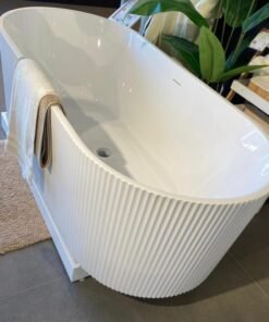 Freestanding glossy white acrylic modern bathtub